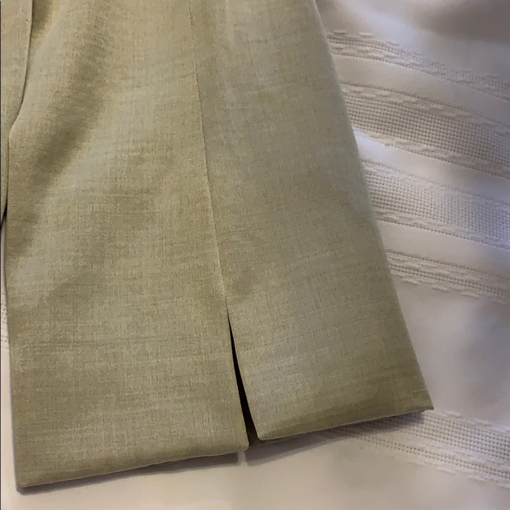 Clothes - Picture 11 of 12